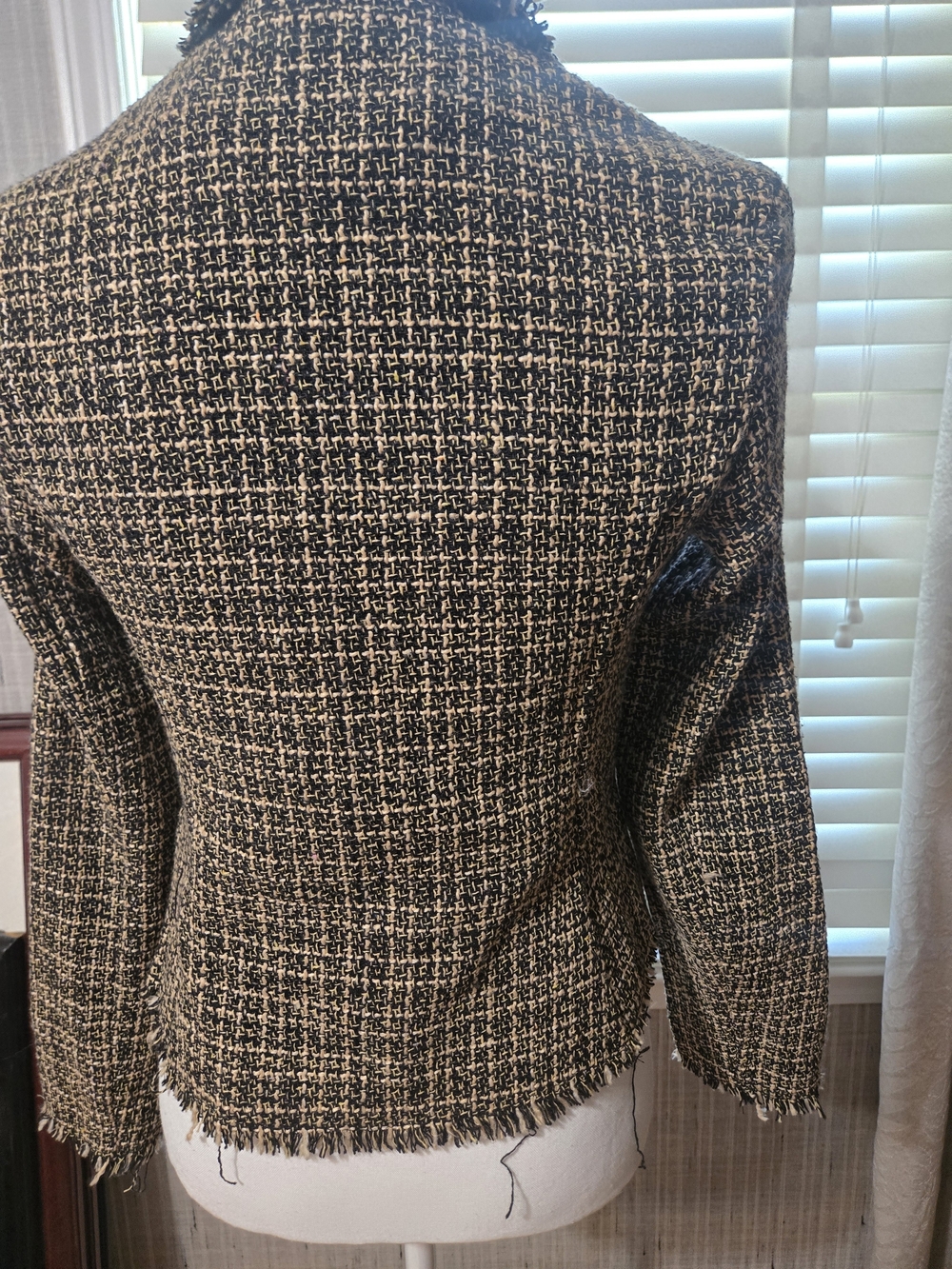 Boucle Checkered Frayed Blazer with Pearl Buttons - Black, Cream and Brown Sz 4 - Picture 5 of 9